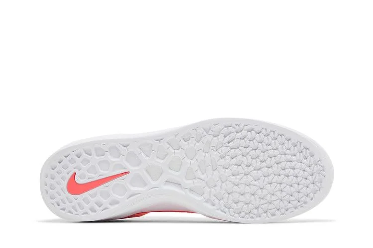 Кроссовки Nike Zoom Nyjah 3 SB 'Hot Punch'