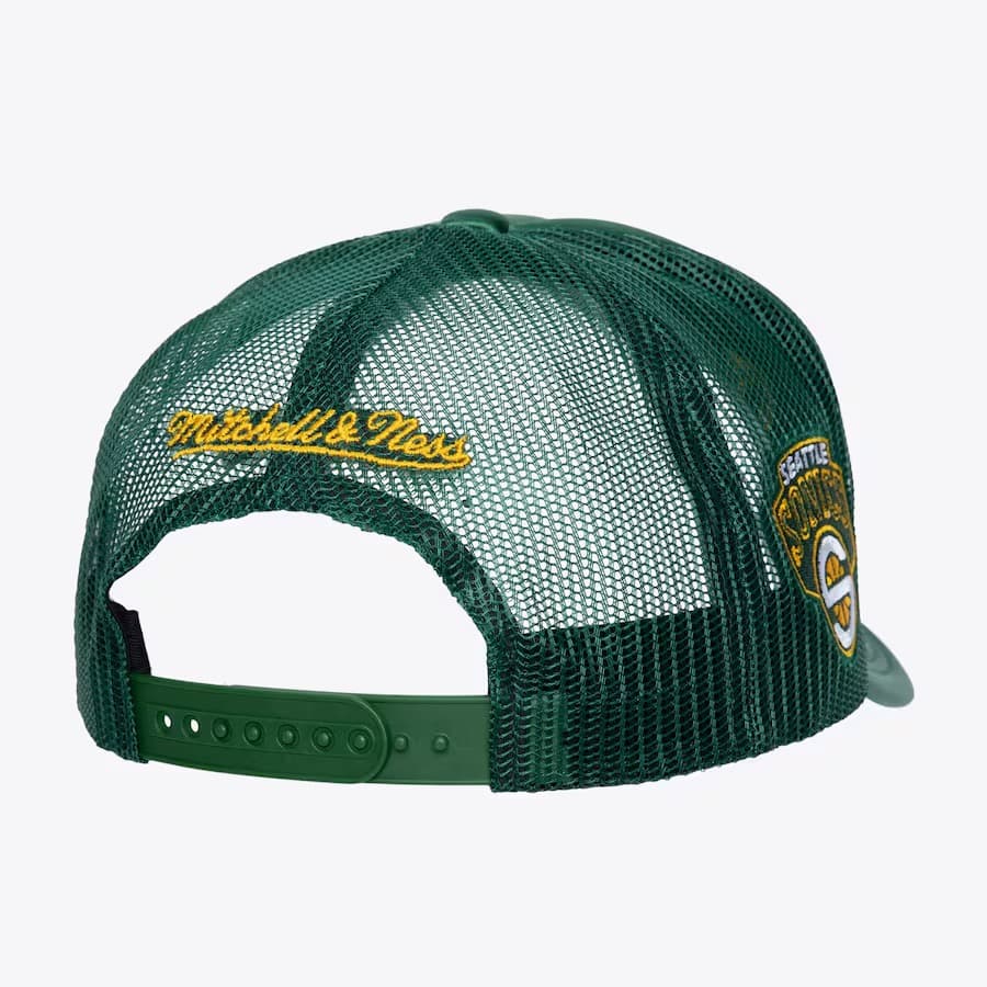 Бейсболка Mitchell & Ness Green Seattle Supersonics Hardwood Classics Satin Trucker Snapback Hat