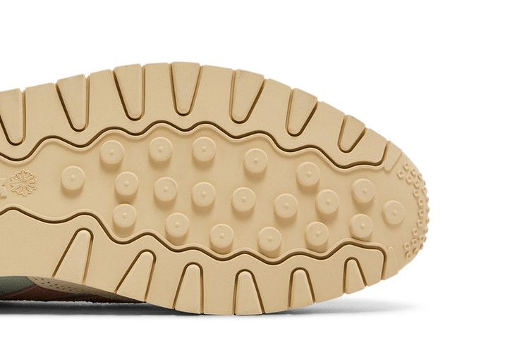 Кроссовки Reebok Smiley x Classic Leather '50th Anniversary'