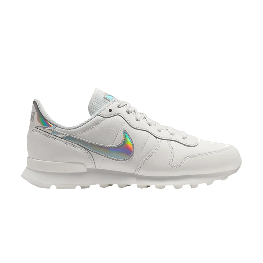 Krossovki-Nike-Wmns-Internationalist-White-Iridescent