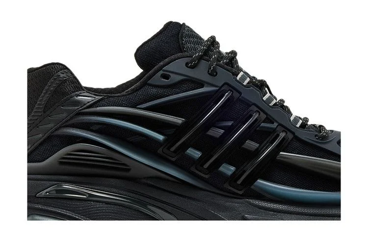 Krossovki-Pharrell-x-VIRGINIA-x-adidas-Adistar-Jellyfish-Triple-Black-1