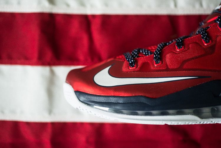 Кроссовки Nike Max LeBron 11 Low 'Independence Day'