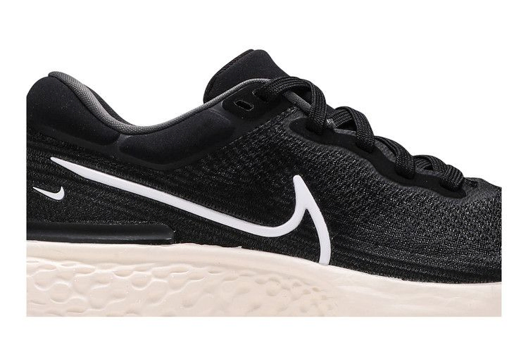 Кроссовки Nike Wmns ZoomX Invincible Run Flyknit 'Black White'