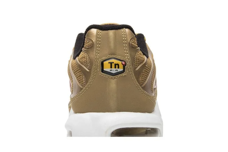 Кроссовки Nike Air Max Plus QS 'Metallic Gold'