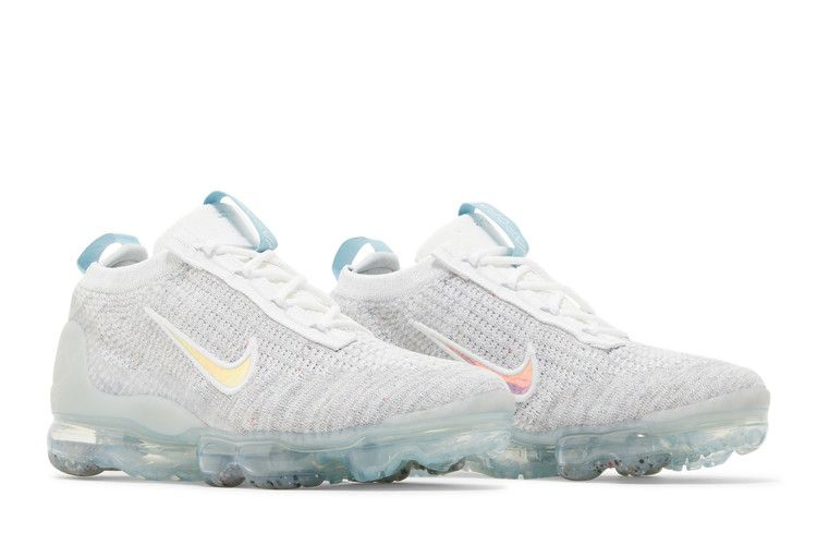 air-vapormax-2021-flyknit-gs-mismatched-swoosh-white-aura-db1550-102_07