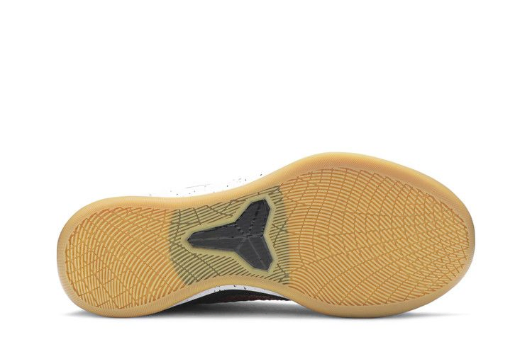 kobe-a-d-black-gum-922482-006_03