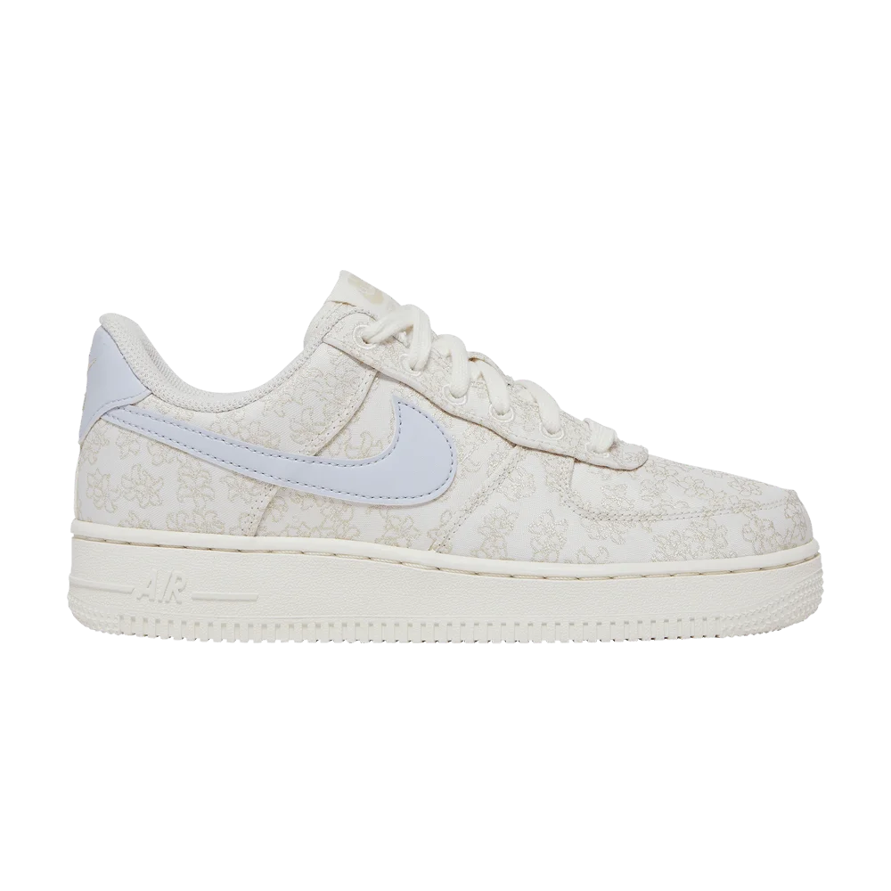 Krossovki-Nike-Wmns-Air-Force-1-07-SE-Jacquard-Floral-Embroidery