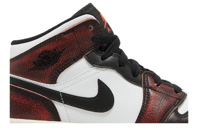air-jordan-1-mid-se-gs-wear-away-fb0568-006_01