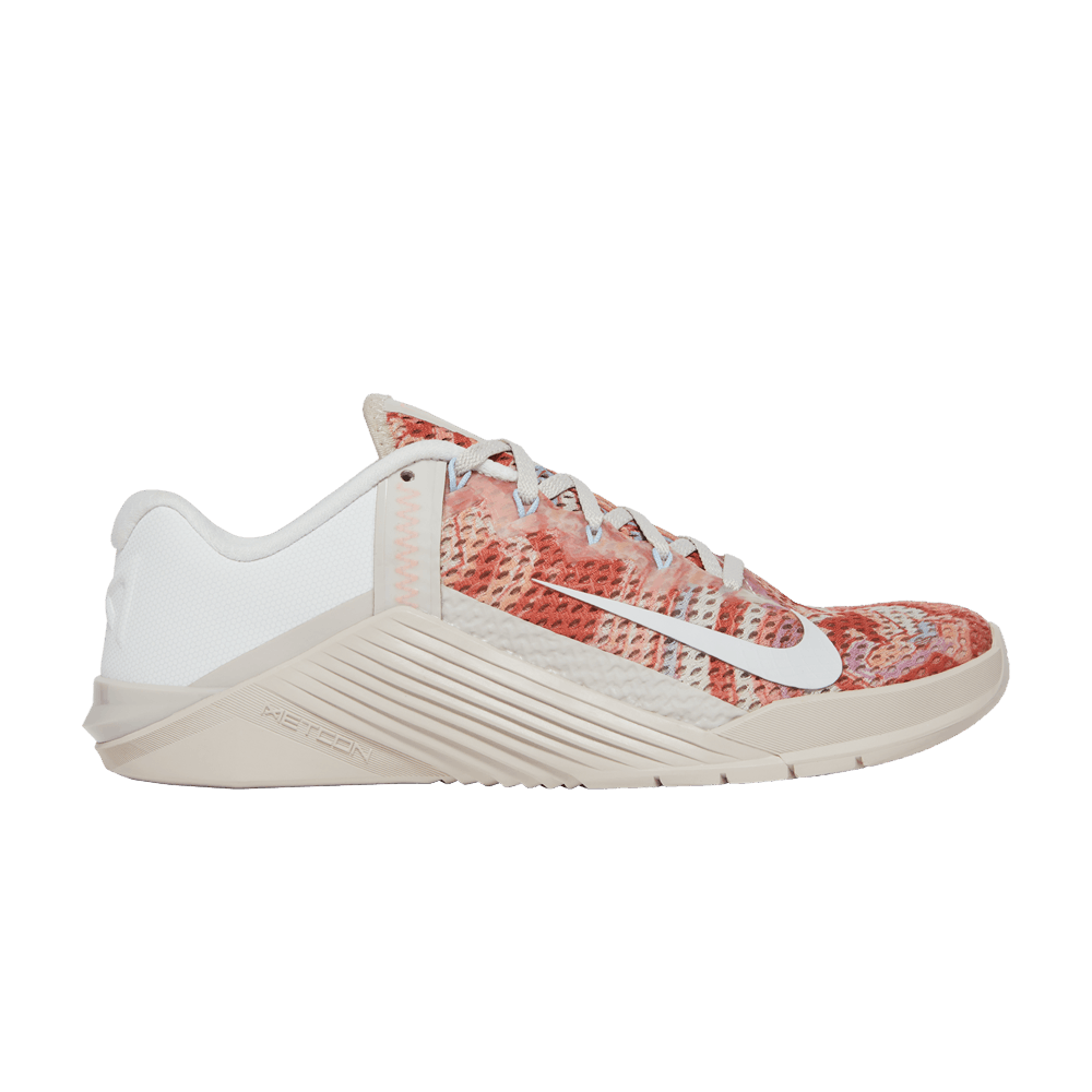 wmns-metcon-6-desert-sand-crimson-bliss-dj3076-064