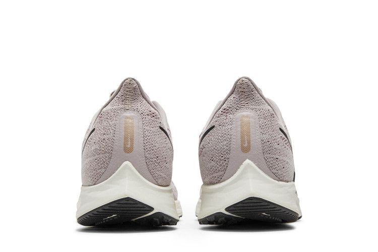 wmns-air-zoom-pegasus-36-platinum-violet-aq2210-011_05