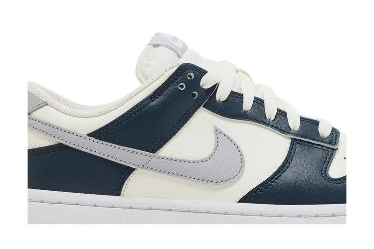 Krossovki-Nike-Wmns-Dunk-Low-Sail-Armory-Navy-1