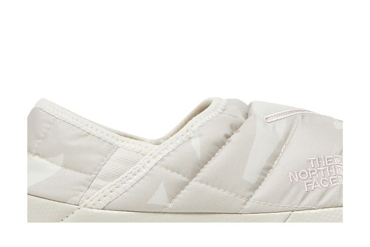 kaws-x-thermoball-traction-mule-vp-moonlight-ivory-nuptse-nf0a7w6j-944_01