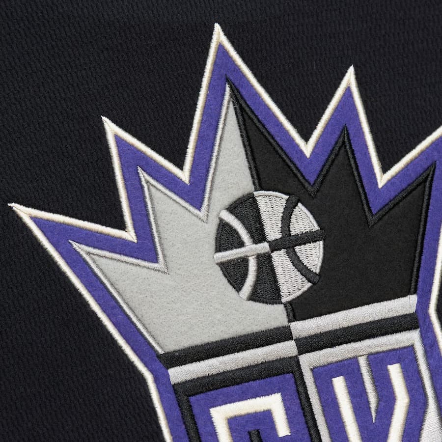 Худи Mitchell & Ness Black Sacramento Kings Vintage Logo Thermal Lightweight Pullover Hoodie