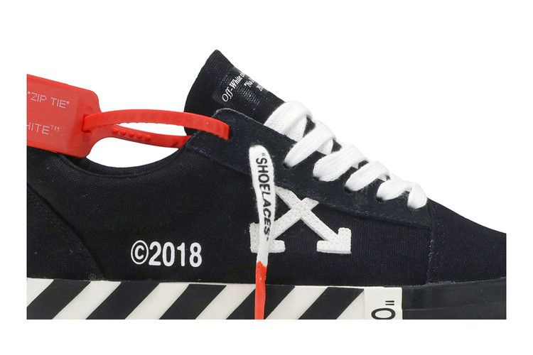 off-white-wmns-vulc-low-top-black-owia146r19800016-1000_01