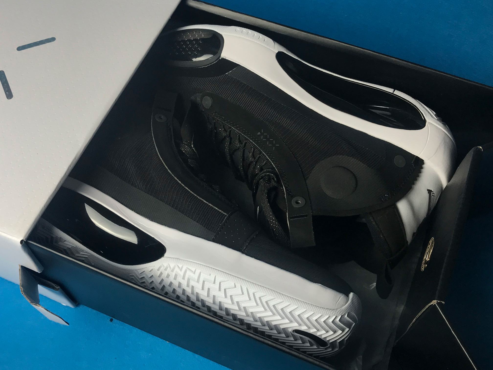 Air-Jordan-34-Eclipse-10