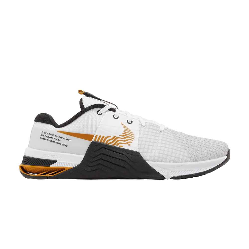 Кроссовки Nike Metcon 8 'White Gold Suede'