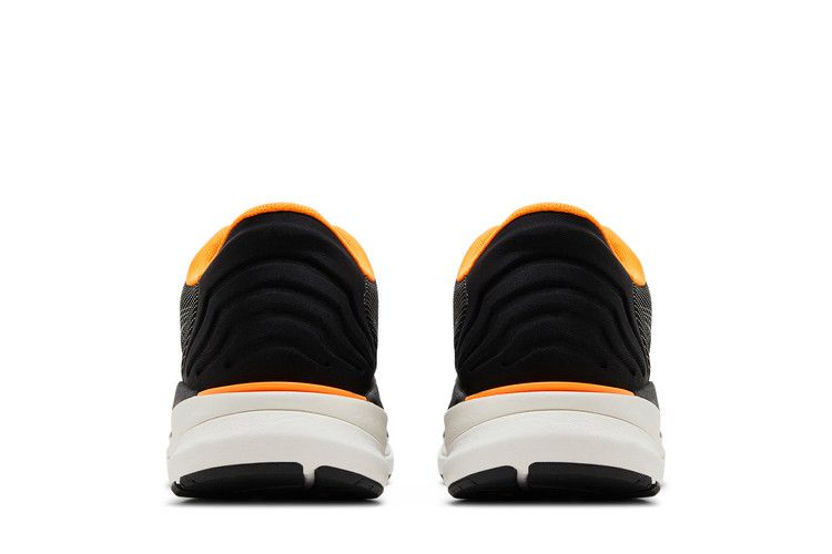 magnify-nitro-wtr-black-orange-glow-195306-01_05