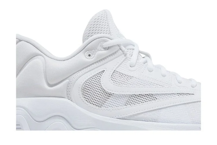 Krossovki-Nike-Giannis-Immortality-3-Triple-White-1