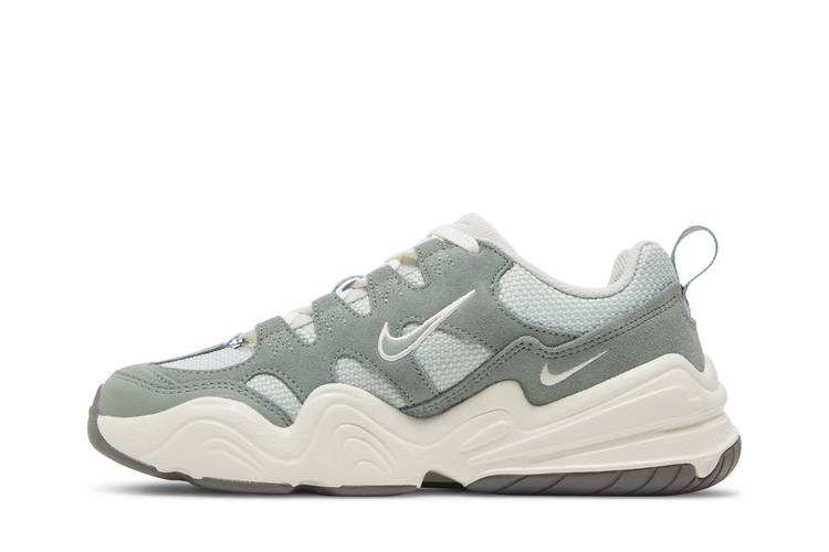 wmns-tech-hera-mica-green-dr9761-001_02