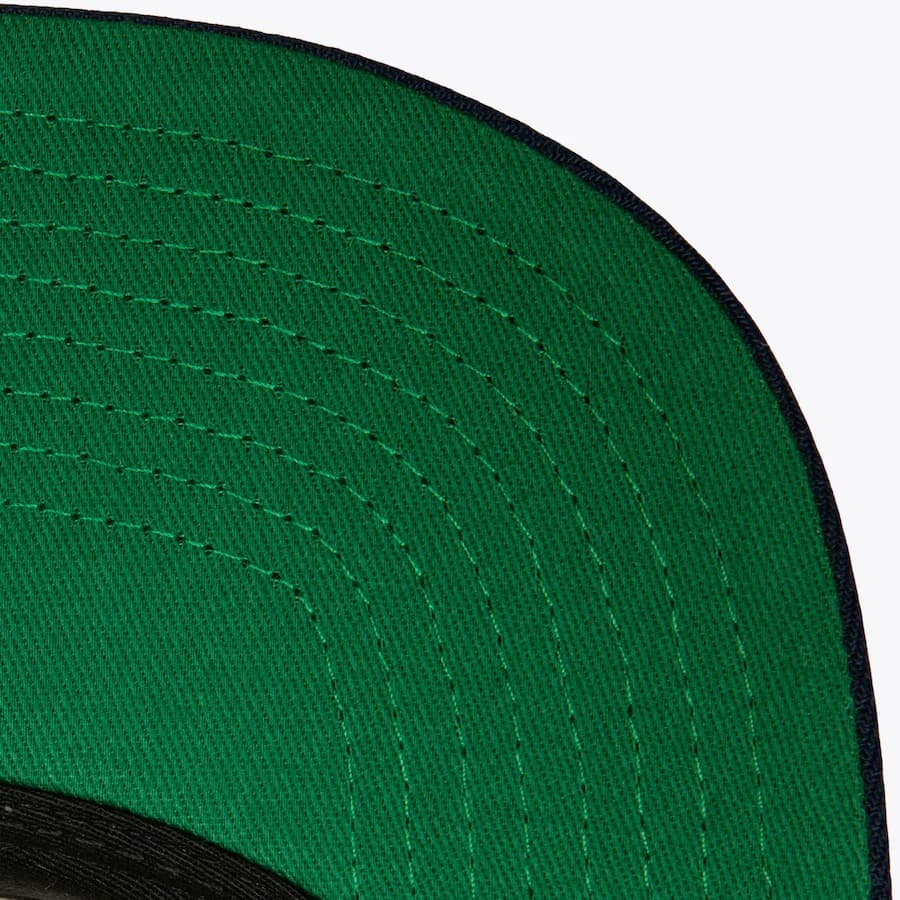 Бейсболка Mitchell & Ness Cream Seattle Kraken Vintage Snapback Hat