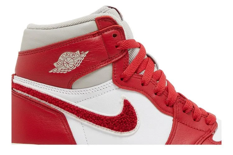 Krossovki-Wmns-Air-Jordan-1-High-OG-Newstalgia-Chenille-1