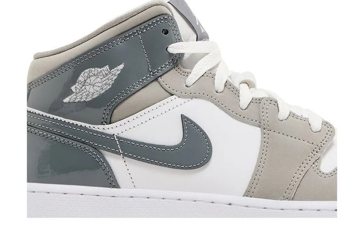 Кроссовки Air Jordan 1 Mid SE GS 'Patent Cool Grey'