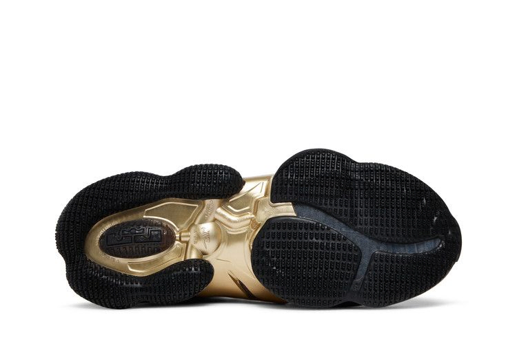 Кроссовки Nike LeBron 19 'Doernbecher 2022'