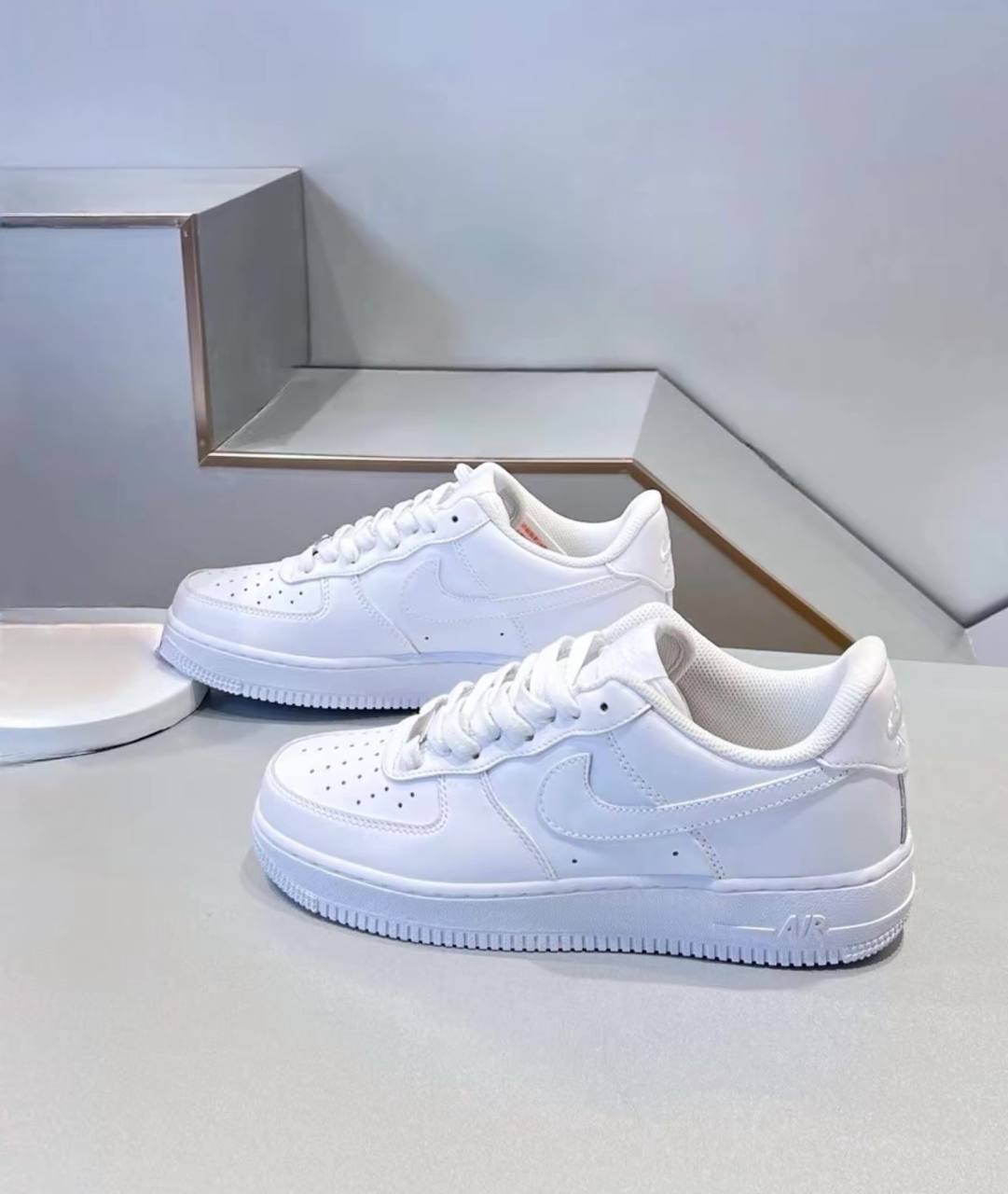 Кроссовки Wmns Nike Air Force 1 Low ’07 White (2018)