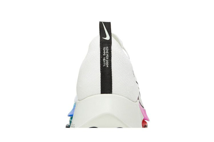 Кроссовки Nike Air Zoom Tempo Next% Flyknit 'White Hyper Violet'