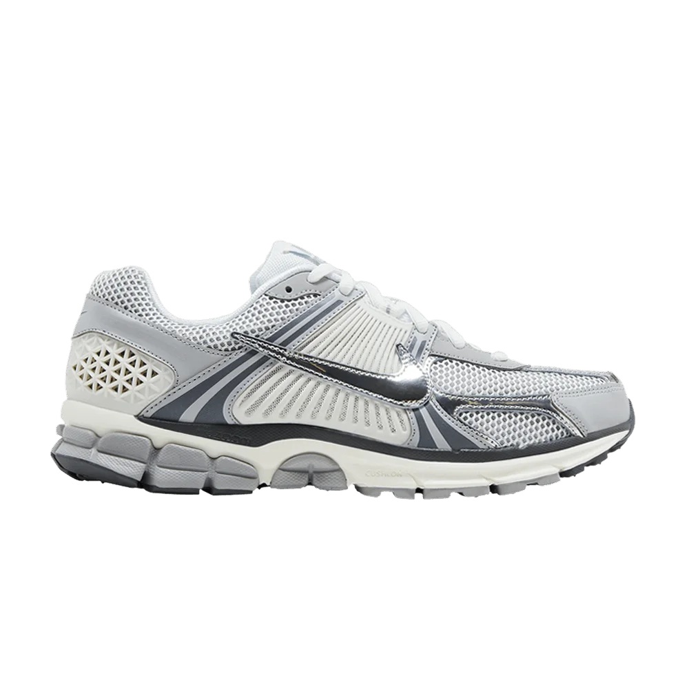 Krossovki-Nike-Air-Zoom-Vomero-5-Summit-White-Metallic-Silver