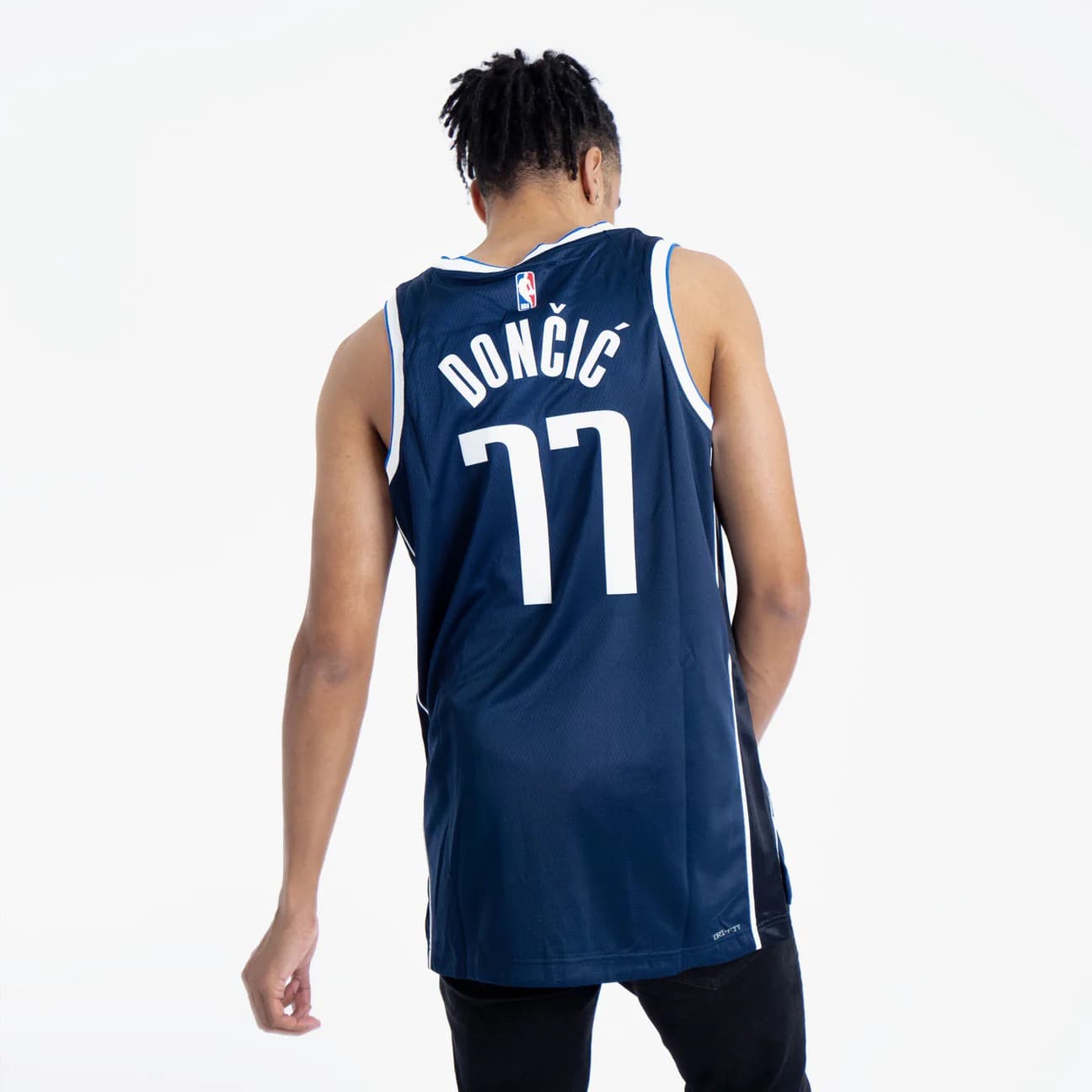Баскетбольная джерси 2023-24 Dallas Mavericks Luka Dončić #77 Swingman Statement Edition Navy Jersey