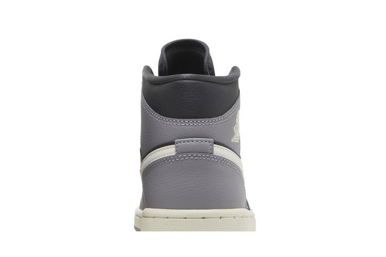 Кроссовки Wmns Air Jordan 1 Mid 'Cement Grey'
