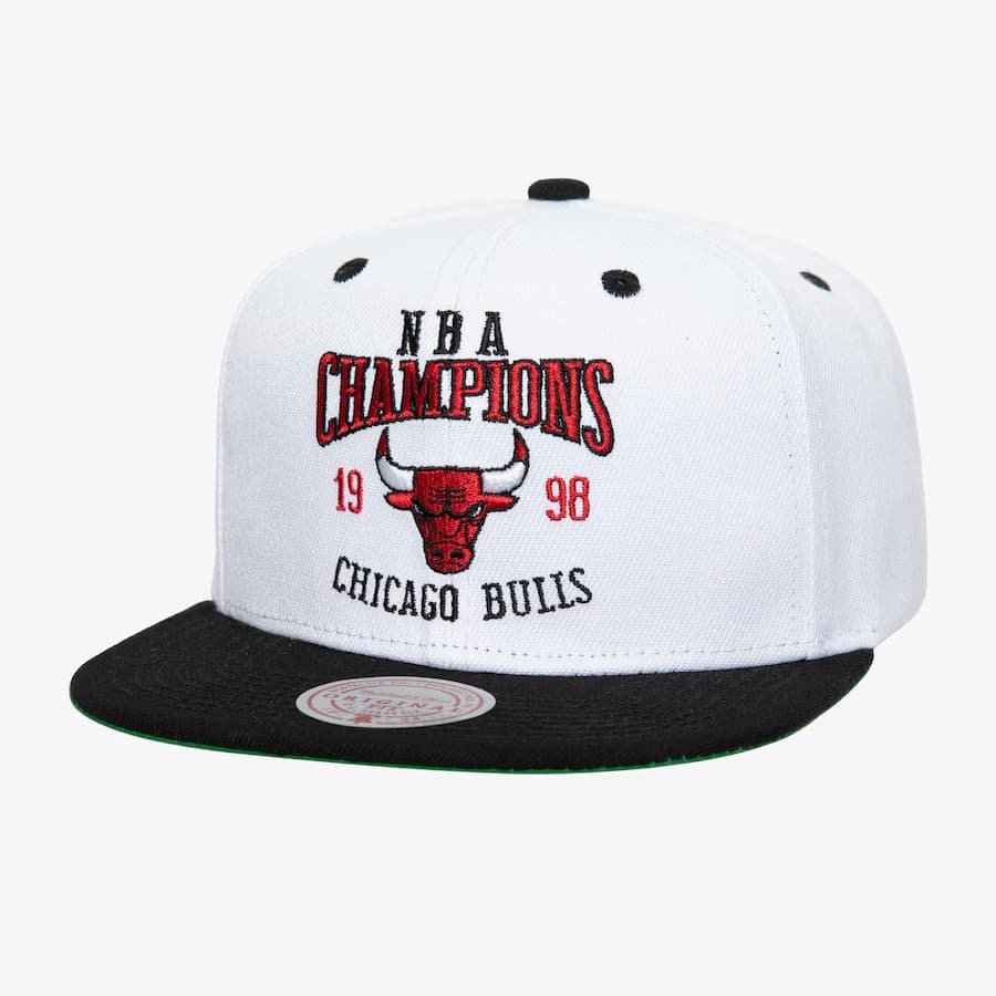 Бейсболка Mitchell & Ness White Chicago Bulls Champ Series Snapback Hat