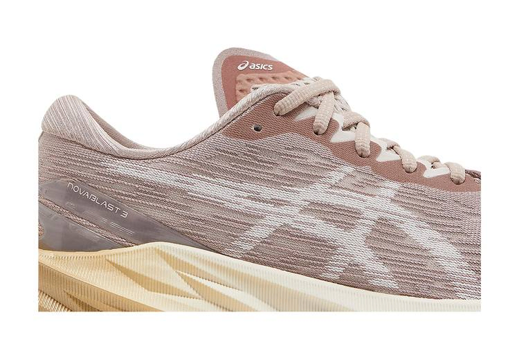Кроссовки ASICS Wmns Novablast 3 'Fawn Mineral Beige'