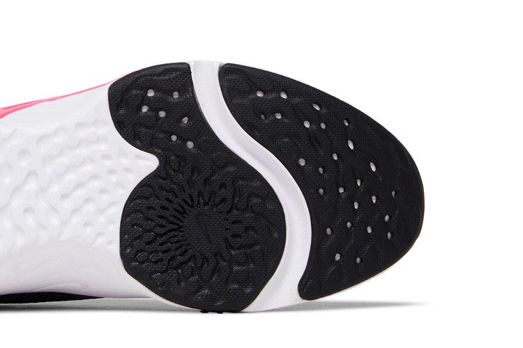 Кроссовки Nike Wmns Renew In-Season TR 11 'Black Hyper Pink'