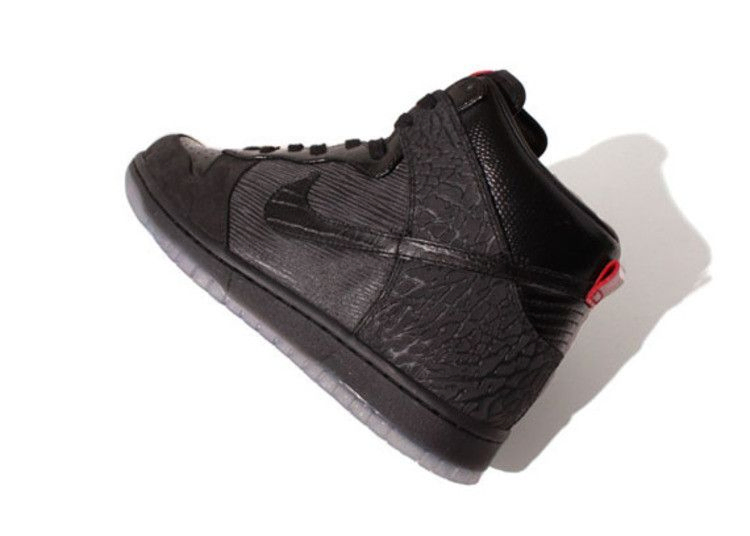 dunk-hi-premium-qs-mighty-crown-20th-anniversary-503766-001_02
