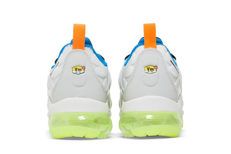 wmns-air-vapormax-plus-photon-dust-volt-dq4695-001_05