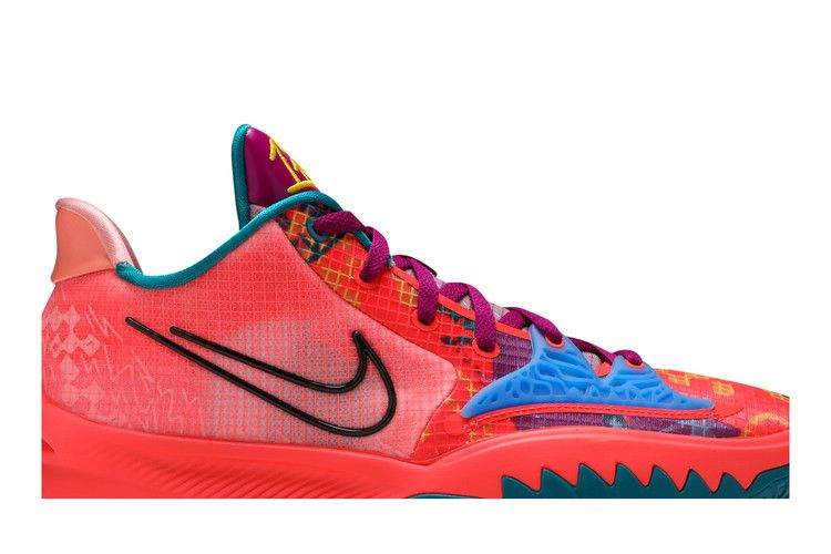 kyrie-low-4-1-world-1-people-cw3985-600_01