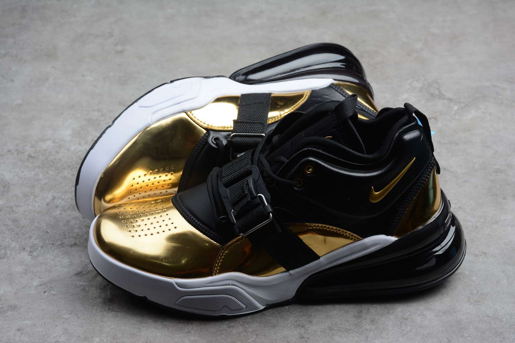 Кроссовки Nike Air Force 270 Think 16 Gold Standard
