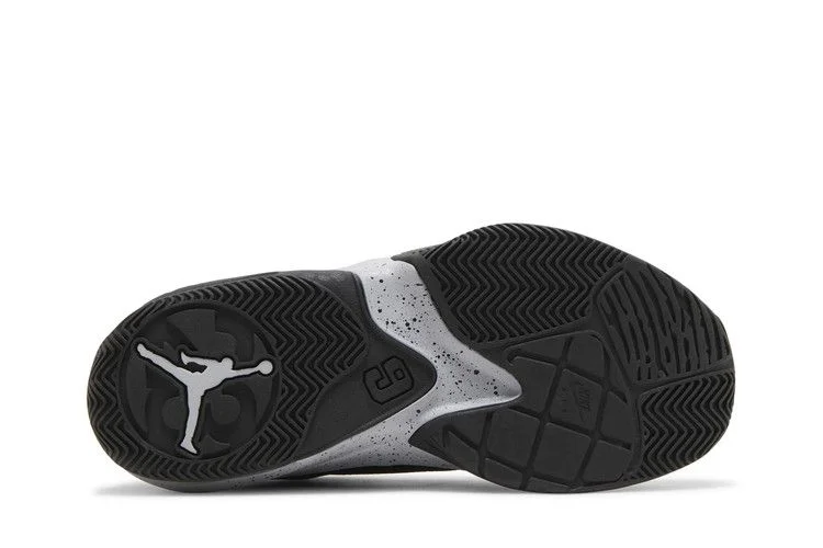 Krossovki-Air-Jordan-Max-Aura-3-GS-Black-Wolf-Grey-3