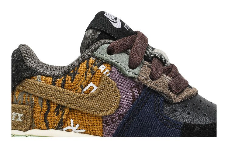 travis-scott-x-air-force-1-low-td-cactus-jack-ct0911-900_01
