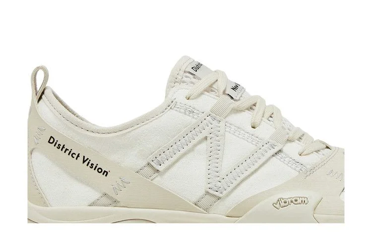 Krossovki-District-Vision-x-New-Balance-MT10O-Cloud-Dancer-1