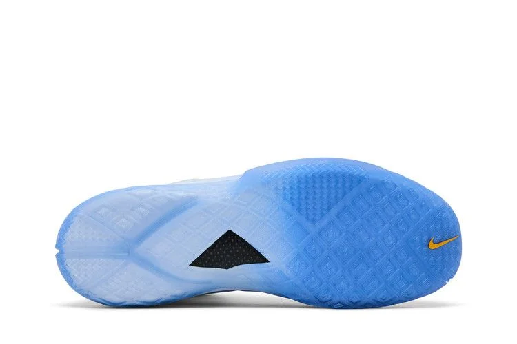 Krossovki-Nike-Zoom-Kobe-3-Protro-Christmas-3