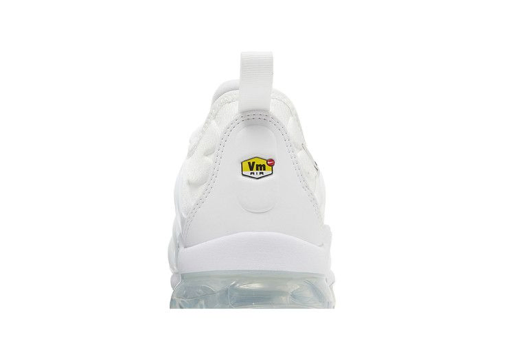 wmns-air-vapormax-plus-white-metallic-silver-fq8895-100_06