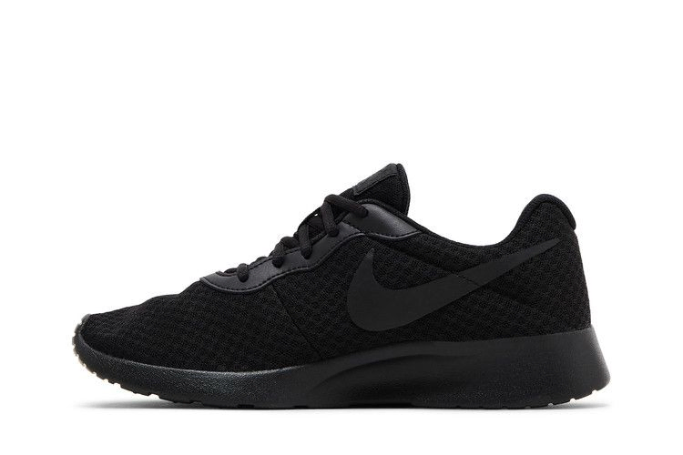 wmns-tanjun-triple-black-dj6257-002_02