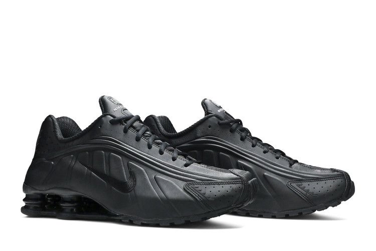shox-r4-triple-black-104265-044_07