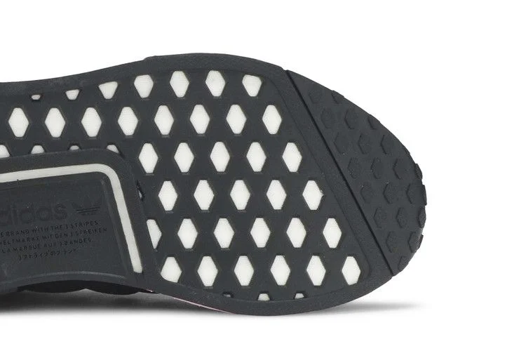 Кроссовки adidas Wmns NMD_R1 'Black True Pink'