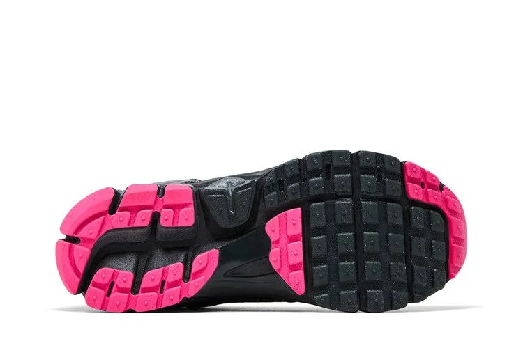 Krossovki-Nike-Vomero-5-GS-Black-Pink-Blast-3