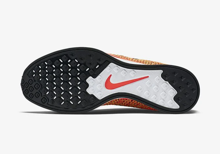 Krossovki-Nike-Flyknit-Racer-Bright-Crimson-4