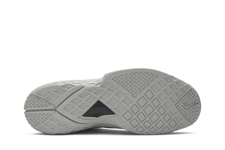 Krossovki-Nike-Zoom-Kobe-3-Fade-To-Black-2